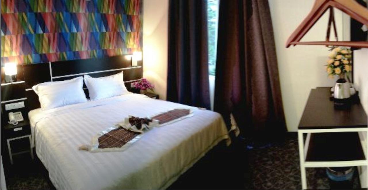 K Garden Hotel Parit Buntar Room photo